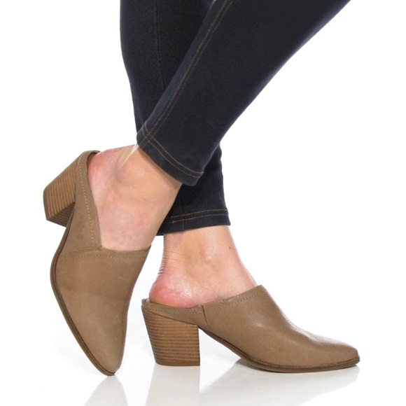 NWOB Lucky Brand Leather ‘Bryanna’ Mules - Picture 2 of 13